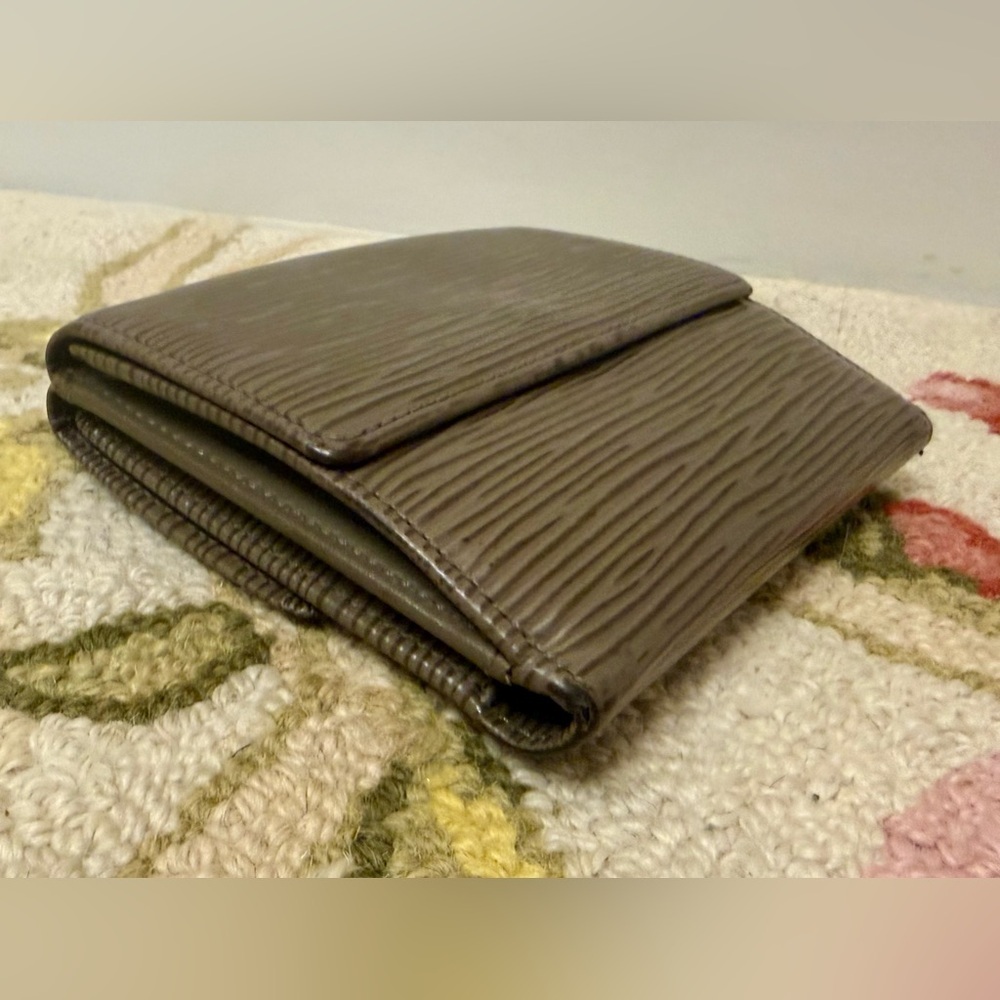 Unisex LOUIS VUITTON Vintage Epi-Leather Elise Tri-Fold Compact Wallet - Taupe - Picture 5 of 16